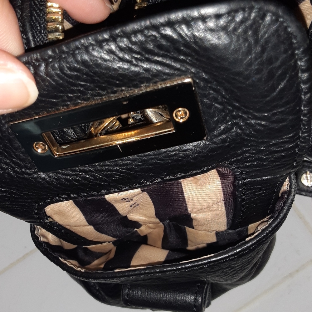 Kelsie Dragger Black Leather  Shoulder bag - Picture 4 of 15